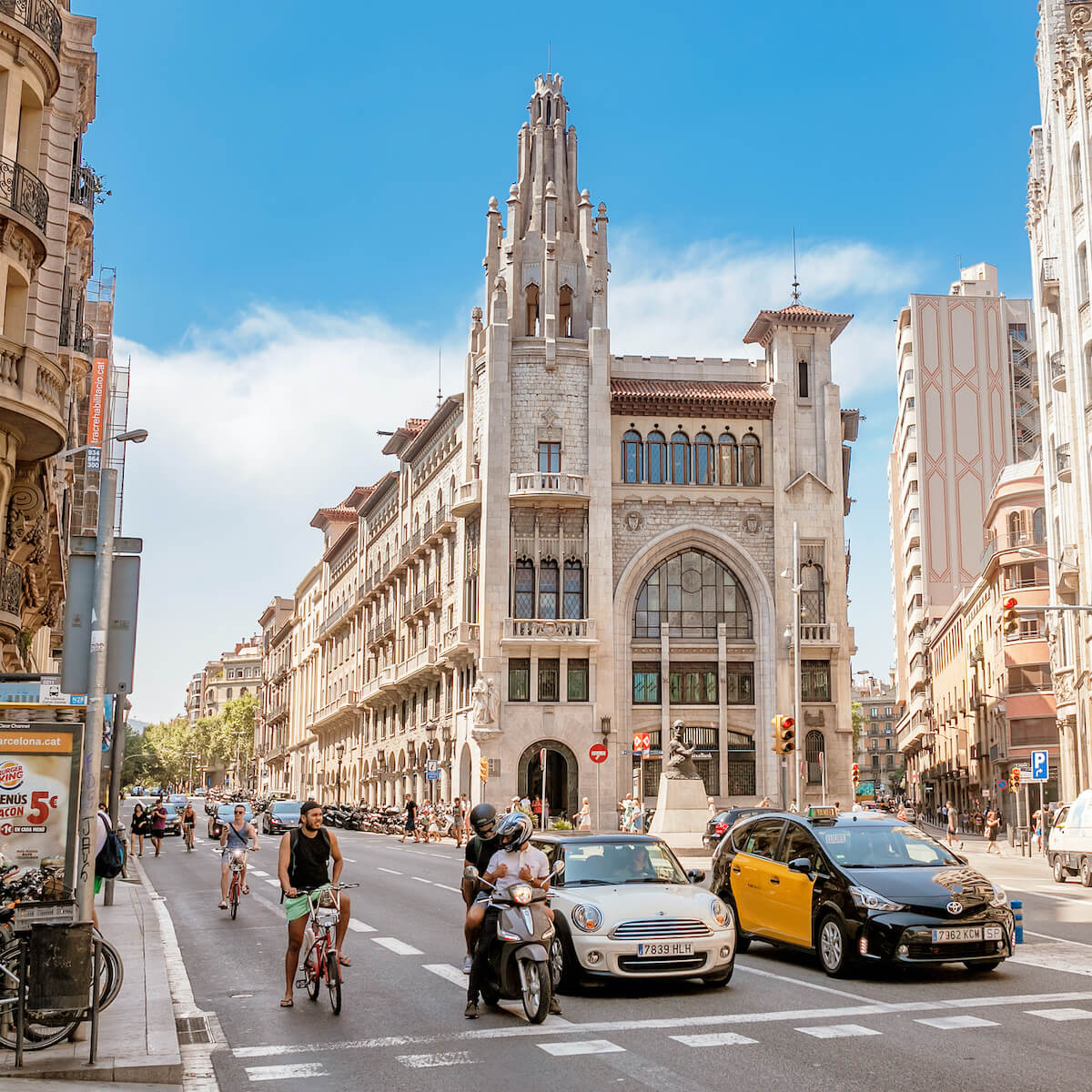 Coche de alquiler en las calles de Barcelona